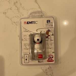 Snoopy 8Gb flash drive